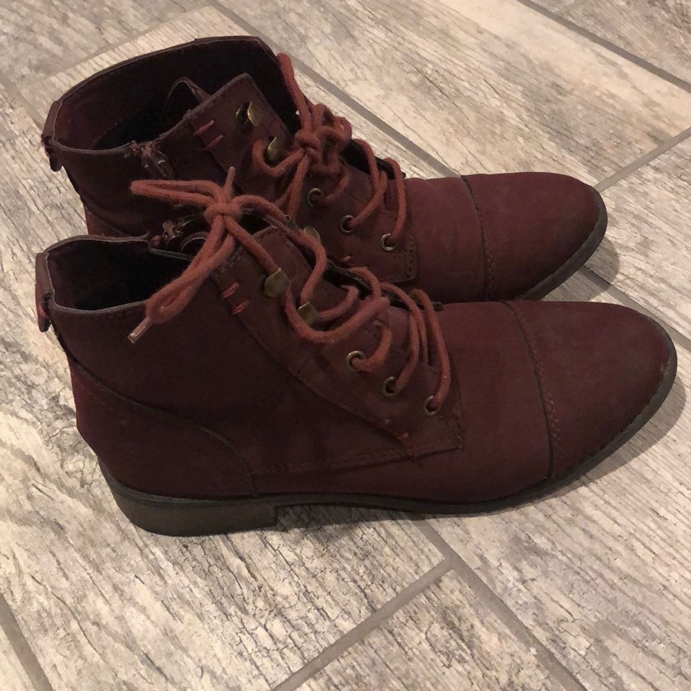 Combat boots